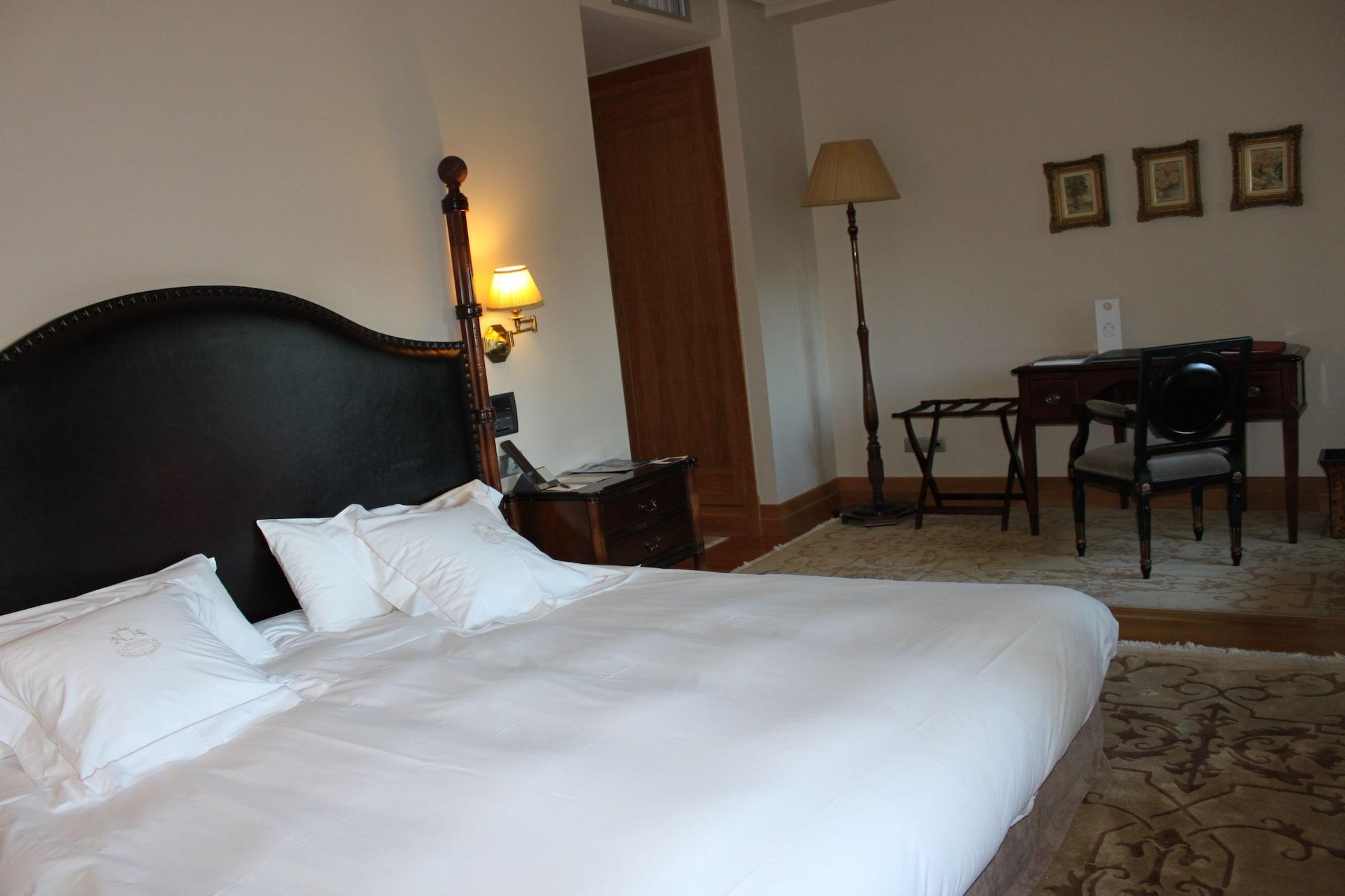 Pazo Los Escudos Hotel Spa & Resort Βίγκο Εξωτερικό φωτογραφία A room at the hotel