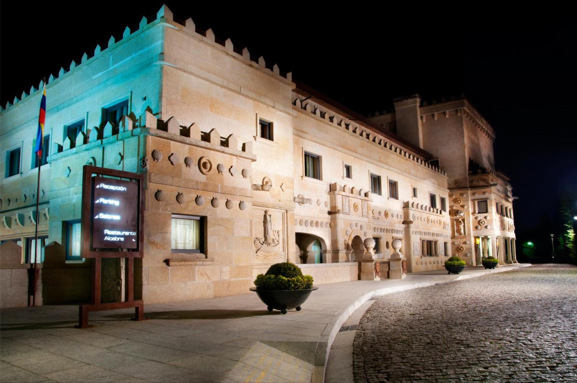 Pazo Los Escudos Hotel Spa & Resort Βίγκο Εξωτερικό φωτογραφία The Palace of the Dukes of Alba, the seat of the government of the Community of Madrid.