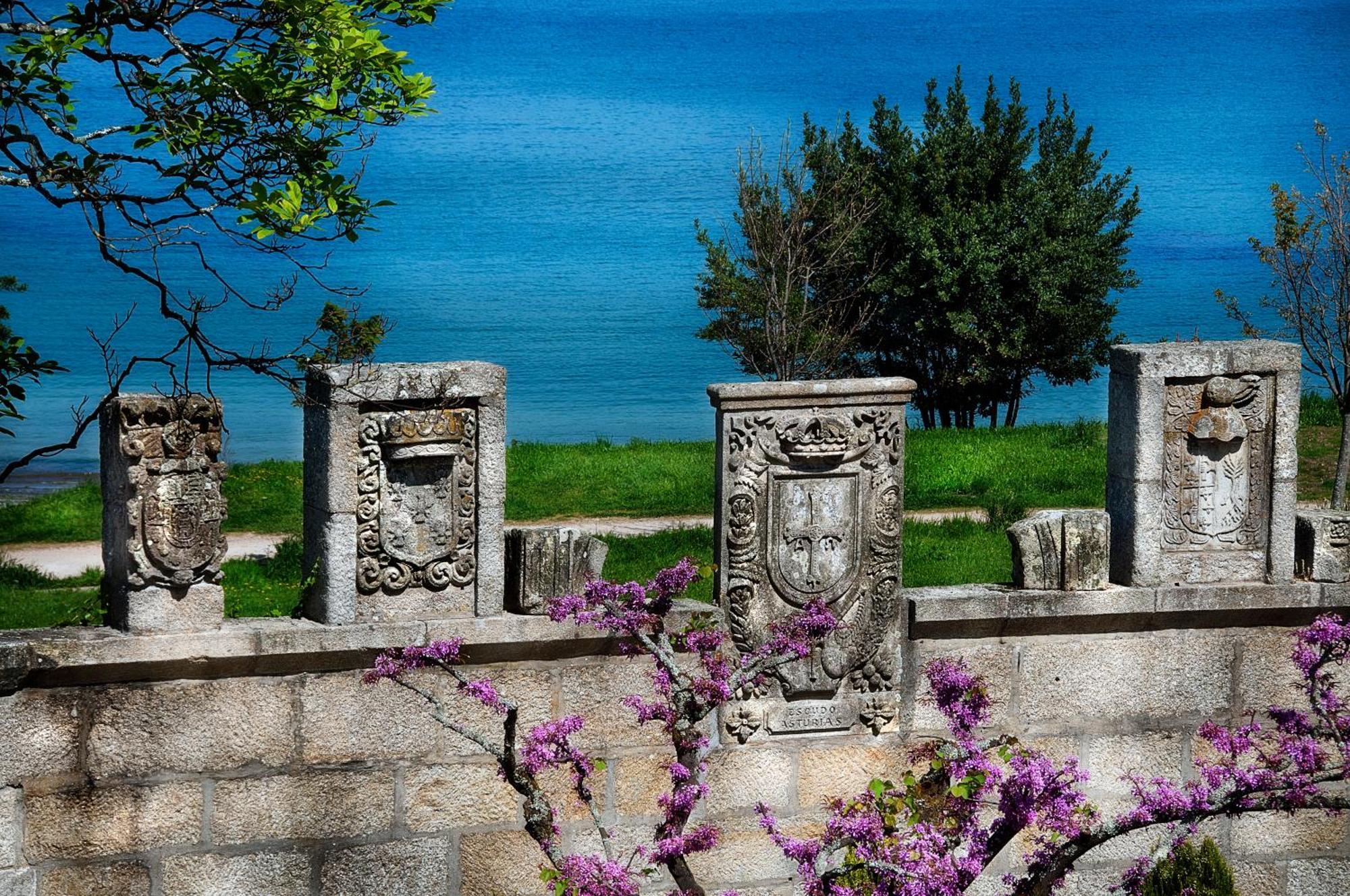 Pazo Los Escudos Hotel Spa & Resort Βίγκο Εξωτερικό φωτογραφία The four columns of the temple